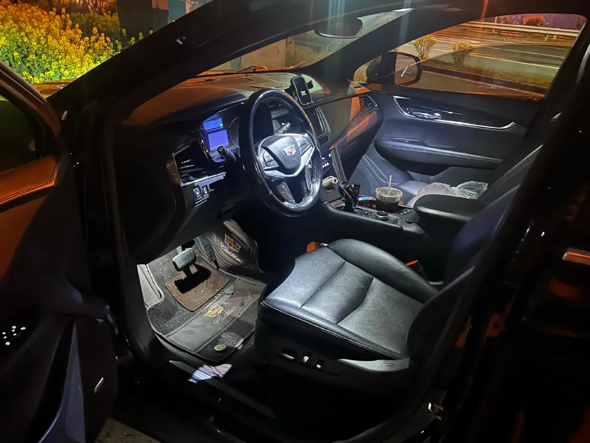 2021 Cadillac XT5 2.0T 237HP L4 9AT,autocango,china used car exporter,china ev exporter,chinese used car exporter,chinese used ev exporter