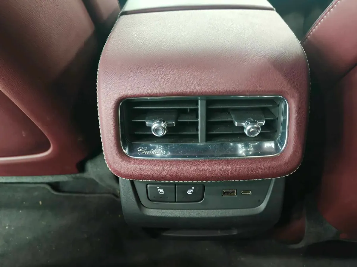 2025 Cadillac XT5 2.0T 237HP L4 9AT,autocango,china used car exporter,china ev exporter,chinese used car exporter,chinese used ev exporter