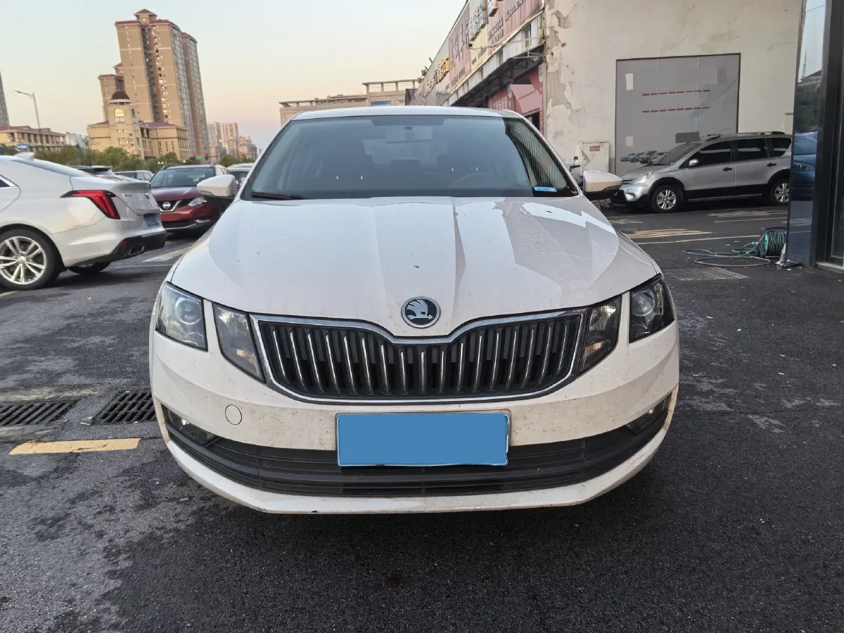 2021 Skoda Octavia 1.5L 113HP L4 6AT,autocango,china used car exporter,china ev exporter,chinese used car exporter,chinese used ev exporter