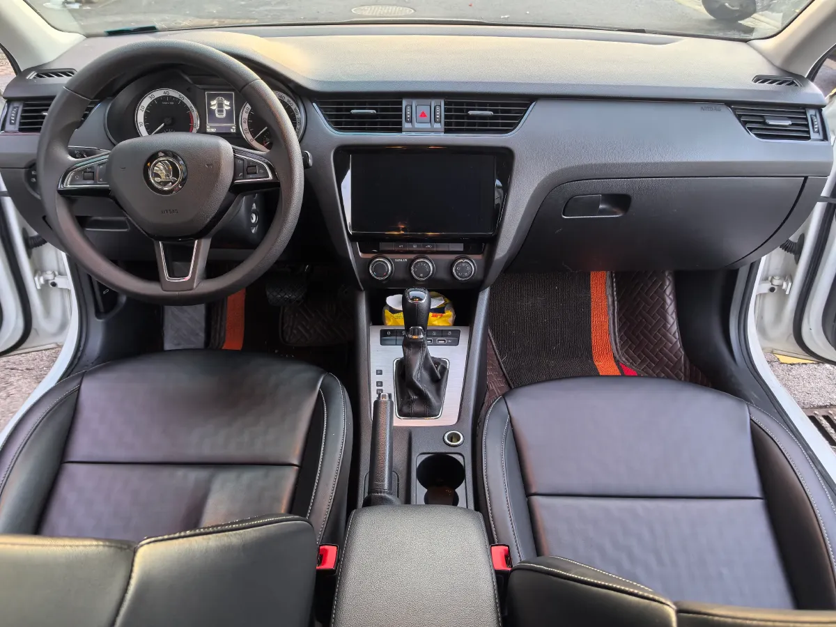 2021 Skoda Octavia 1.5L 113HP L4 6AT,autocango,china used car exporter,china ev exporter,chinese used car exporter,chinese used ev exporter