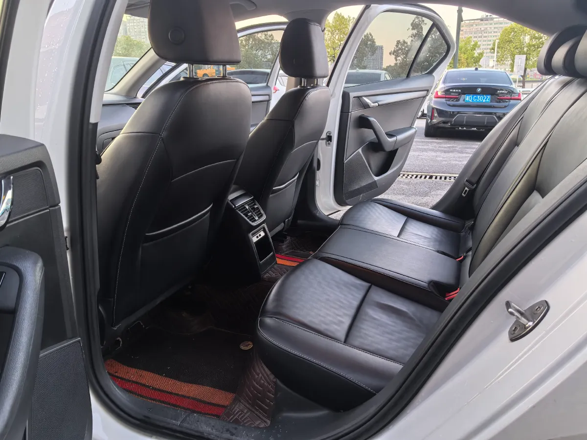 2021 Skoda Octavia 1.5L 113HP L4 6AT,autocango,china used car exporter,china ev exporter,chinese used car exporter,chinese used ev exporter