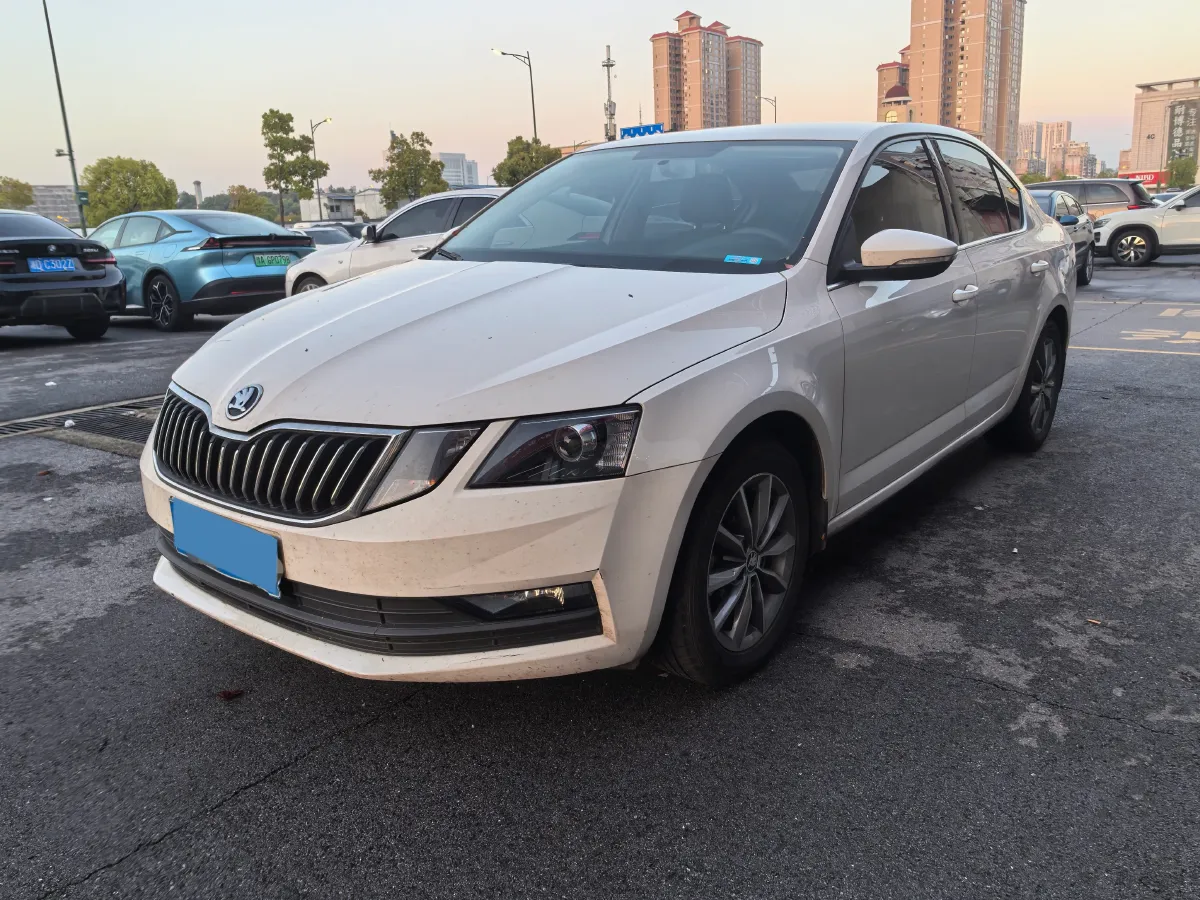 2021 Skoda Octavia 1.5L 113HP L4 6AT,autocango,china used car exporter,china ev exporter,chinese used car exporter,chinese used ev exporter