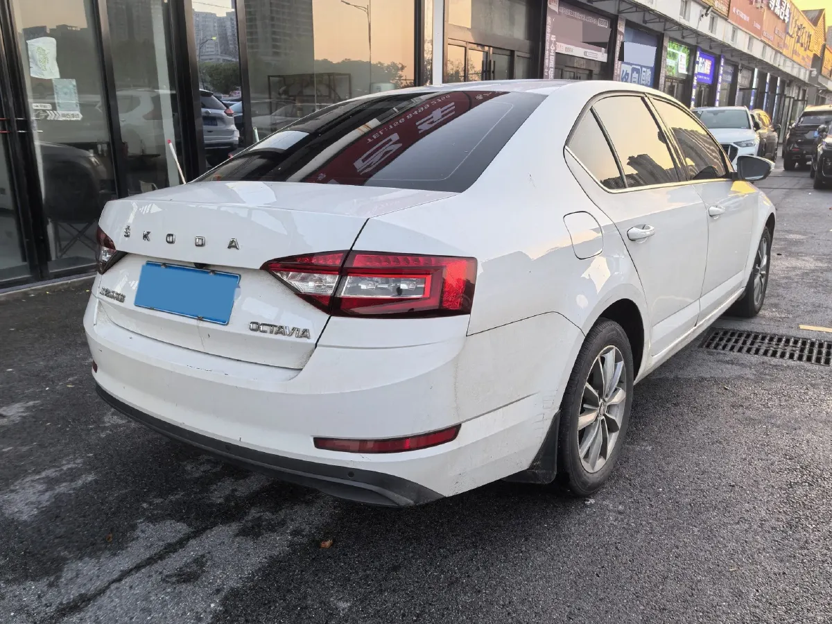 2021 Skoda Octavia 1.5L 113HP L4 6AT,autocango,china used car exporter,china ev exporter,chinese used car exporter,chinese used ev exporter