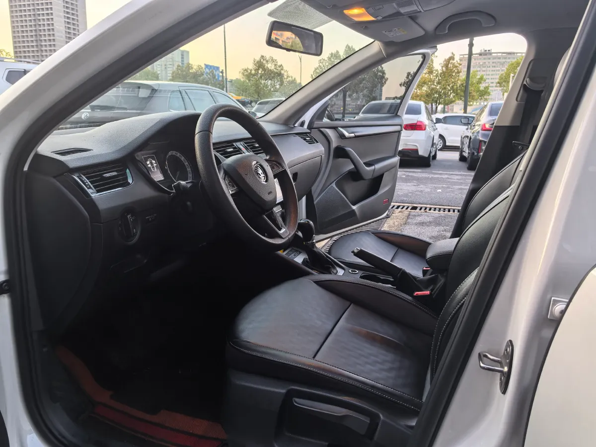 2021 Skoda Octavia 1.5L 113HP L4 6AT,autocango,china used car exporter,china ev exporter,chinese used car exporter,chinese used ev exporter