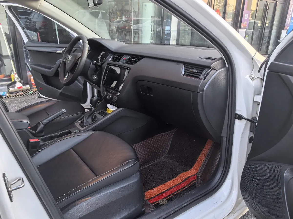 2021 Skoda Octavia 1.5L 113HP L4 6AT,autocango,china used car exporter,china ev exporter,chinese used car exporter,chinese used ev exporter