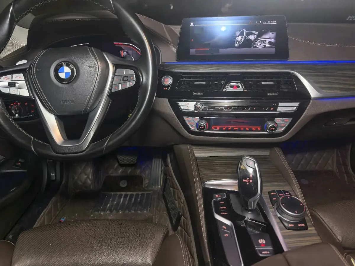 2020 BMW 5 Series 2.0T 252HP L4 8AT,autocango,china used car exporter,china ev exporter,chinese used car exporter,chinese used ev exporter