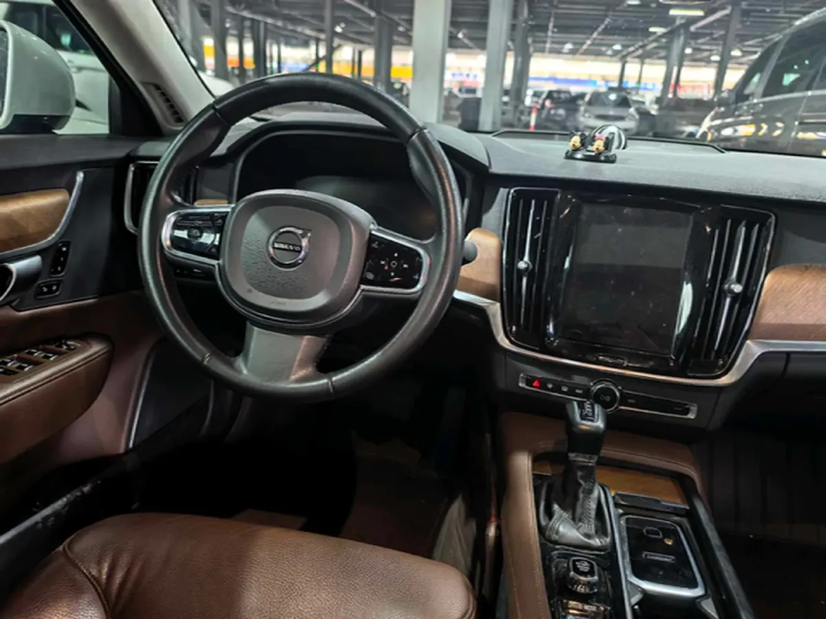 2020 Volvo S90 2.0T 250HP L4 8AT,autocango,china used car exporter,china ev exporter,chinese used car exporter,chinese used ev exporter