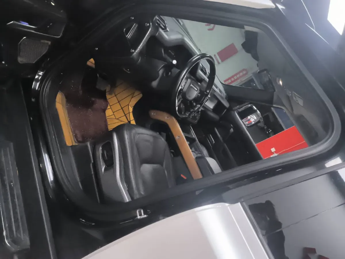 2023 Land Rover Defender 3.0T 400HP L6 8AT,autocango,china used car exporter,china ev exporter,chinese used car exporter,chinese used ev exporter