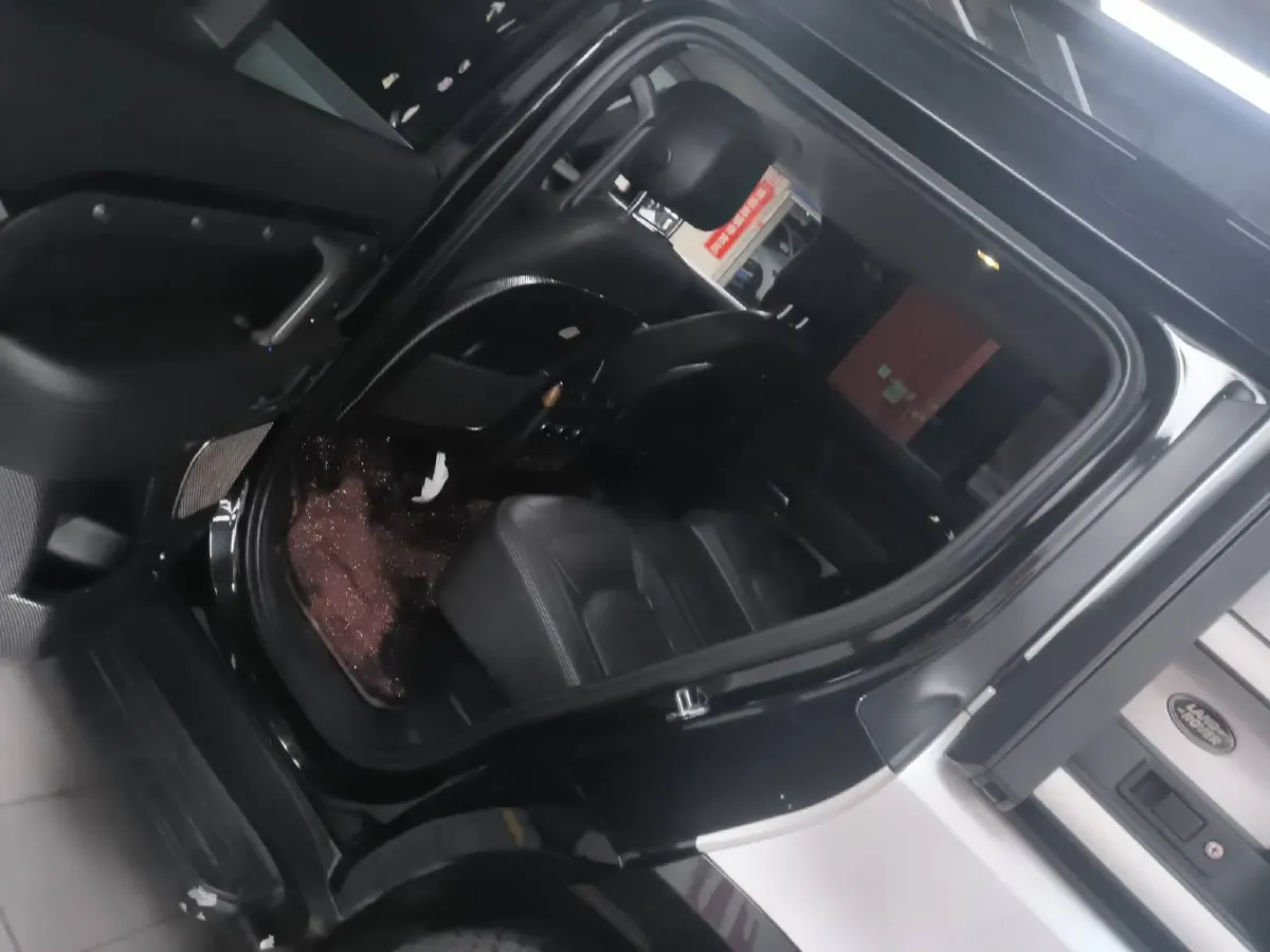 2023 Land Rover Defender 3.0T 400HP L6 8AT,autocango,china used car exporter,china ev exporter,chinese used car exporter,chinese used ev exporter