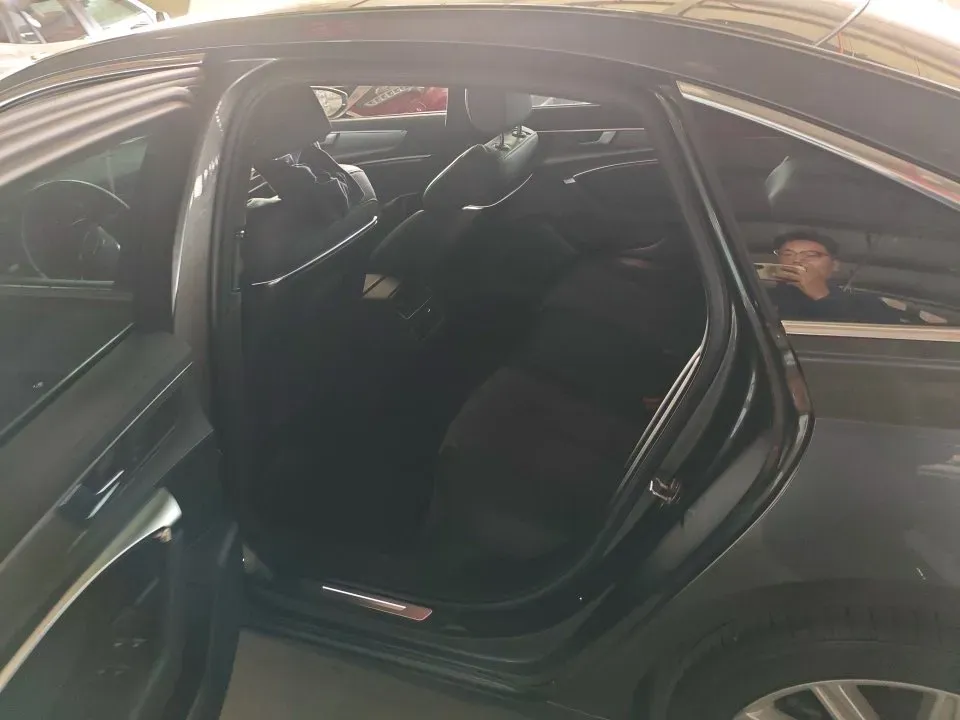 2021 Audi A6L 2.0T 224HP L4 7DCT,autocango,china used car exporter,china ev exporter,chinese used car exporter,chinese used ev exporter