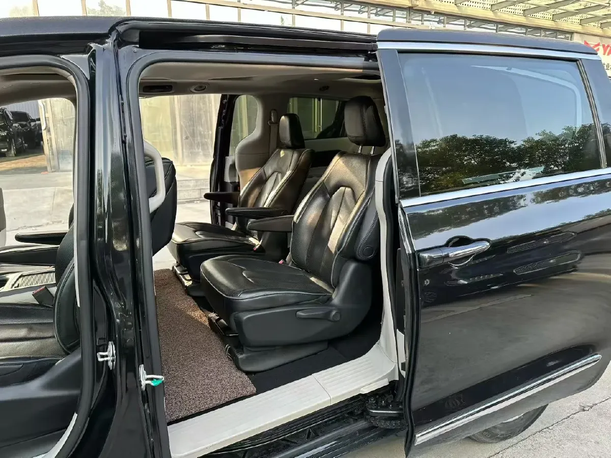 2017 Chrysler Pacifica 3.6L 279HP V6 9AT,autocango,china used car exporter,china ev exporter,chinese used car exporter,chinese used ev exporter