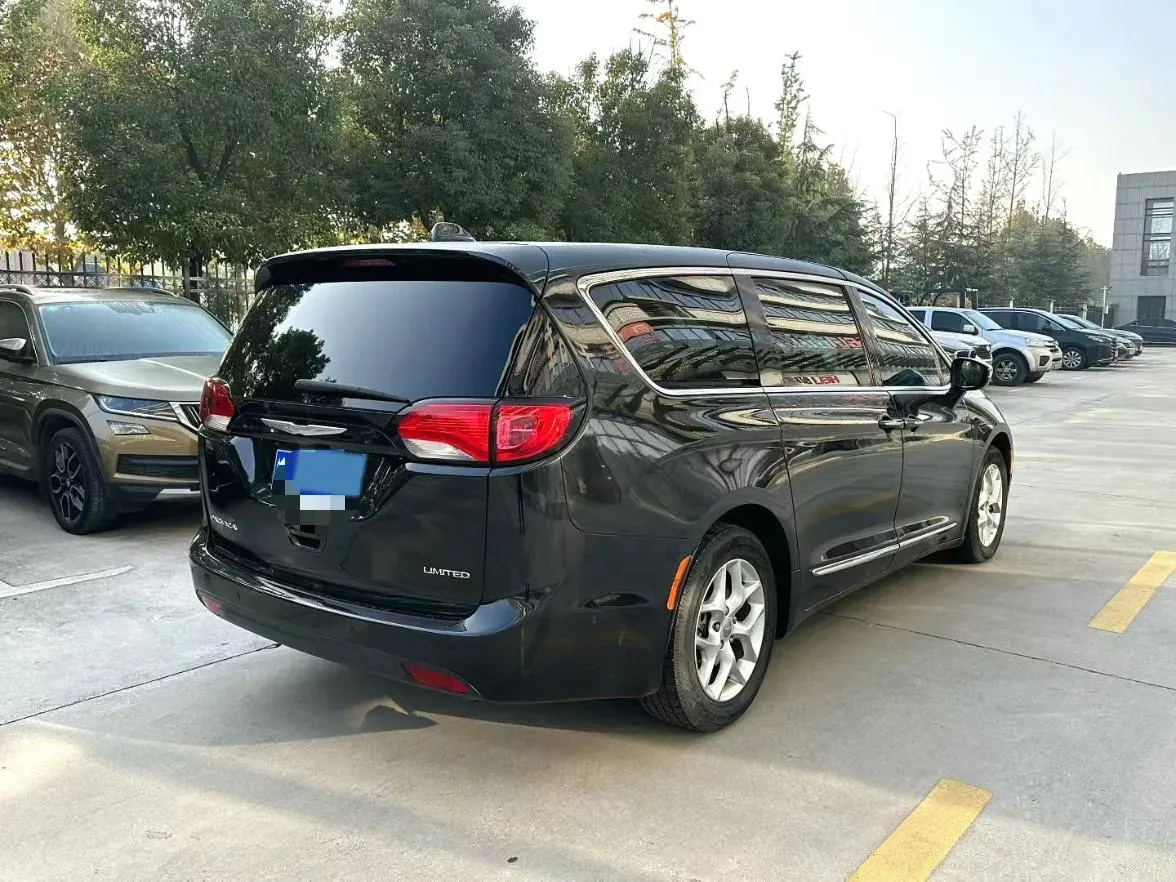 2017 Chrysler Pacifica 3.6L 279HP V6 9AT,autocango,china used car exporter,china ev exporter,chinese used car exporter,chinese used ev exporter
