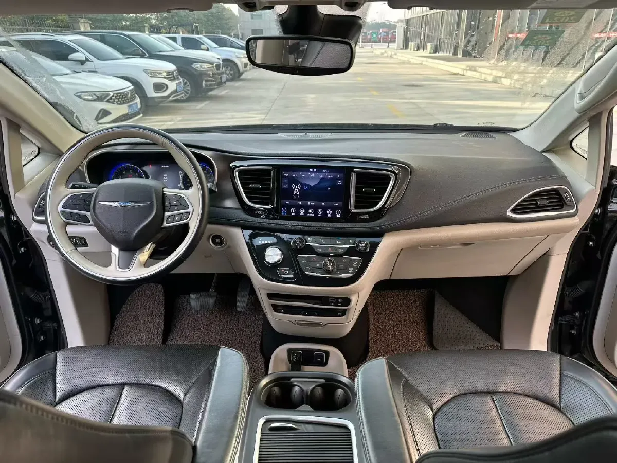 2017 Chrysler Pacifica 3.6L 279HP V6 9AT,autocango,china used car exporter,china ev exporter,chinese used car exporter,chinese used ev exporter
