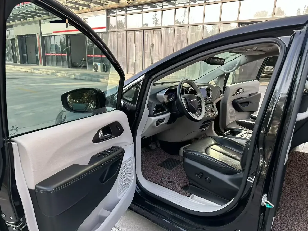 2017 Chrysler Pacifica 3.6L 279HP V6 9AT,autocango,china used car exporter,china ev exporter,chinese used car exporter,chinese used ev exporter