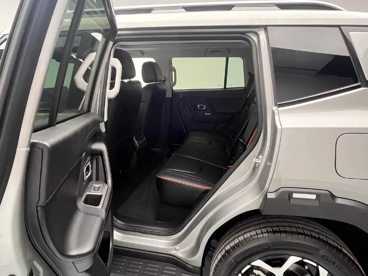 2025 MAXUS XinTu V70 2.0T 150HP L4 9AT,autocango,china used car exporter,china ev exporter,chinese used car exporter,chinese used ev exporter