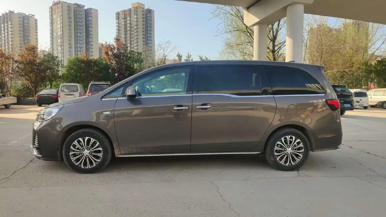 2023 Buick GL8 2.0T 237HP L4 9AT,autocango,china used car exporter,china ev exporter,chinese used car exporter,chinese used ev exporter