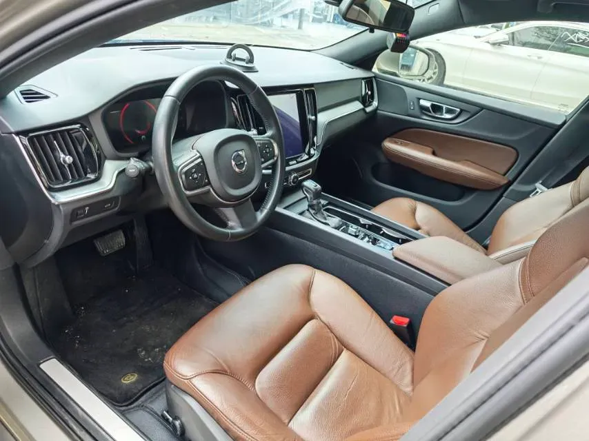 2020 Volvo S60 2.0T 190HP L4 8AT,autocango,china used car exporter,china ev exporter,chinese used car exporter,chinese used ev exporter