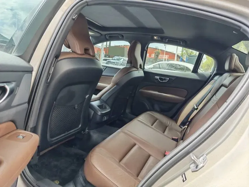 2020 Volvo S60 2.0T 190HP L4 8AT,autocango,china used car exporter,china ev exporter,chinese used car exporter,chinese used ev exporter