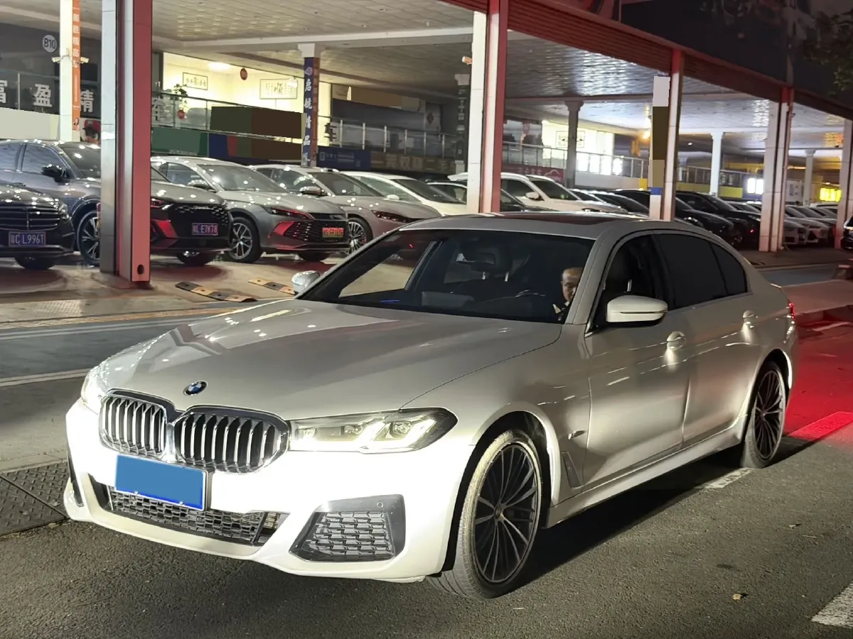 2022 BMW 5 Series 2.0T 252HP L4 8AT,autocango,china used car exporter,china ev exporter,chinese used car exporter,chinese used ev exporter