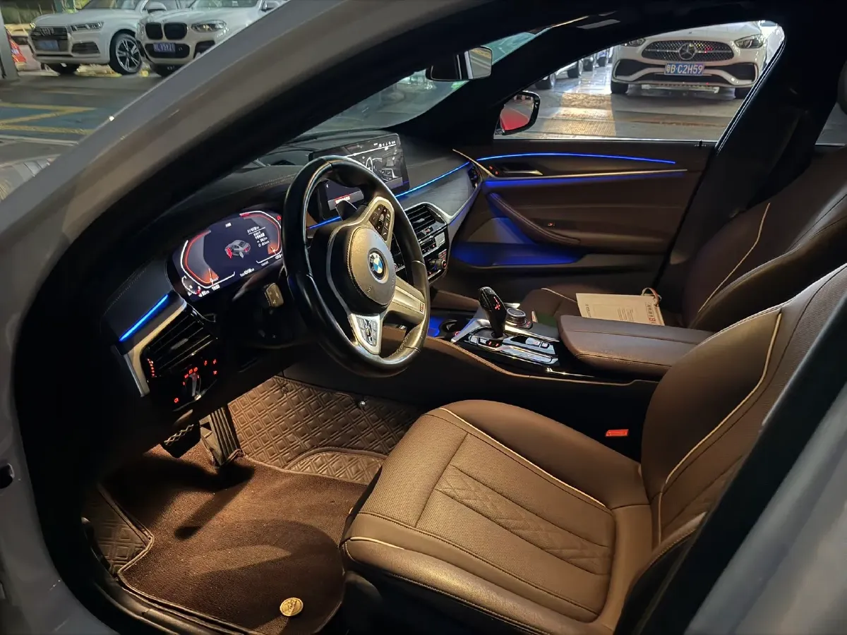 2022 BMW 5 Series 2.0T 252HP L4 8AT,autocango,china used car exporter,china ev exporter,chinese used car exporter,chinese used ev exporter