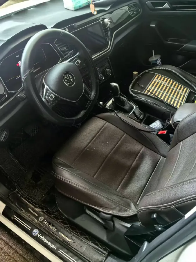 2021 Volkswagen T-Roc 1.4T 150HP L4 7DCT,autocango,china used car exporter,china ev exporter,chinese used car exporter,chinese used ev exporter