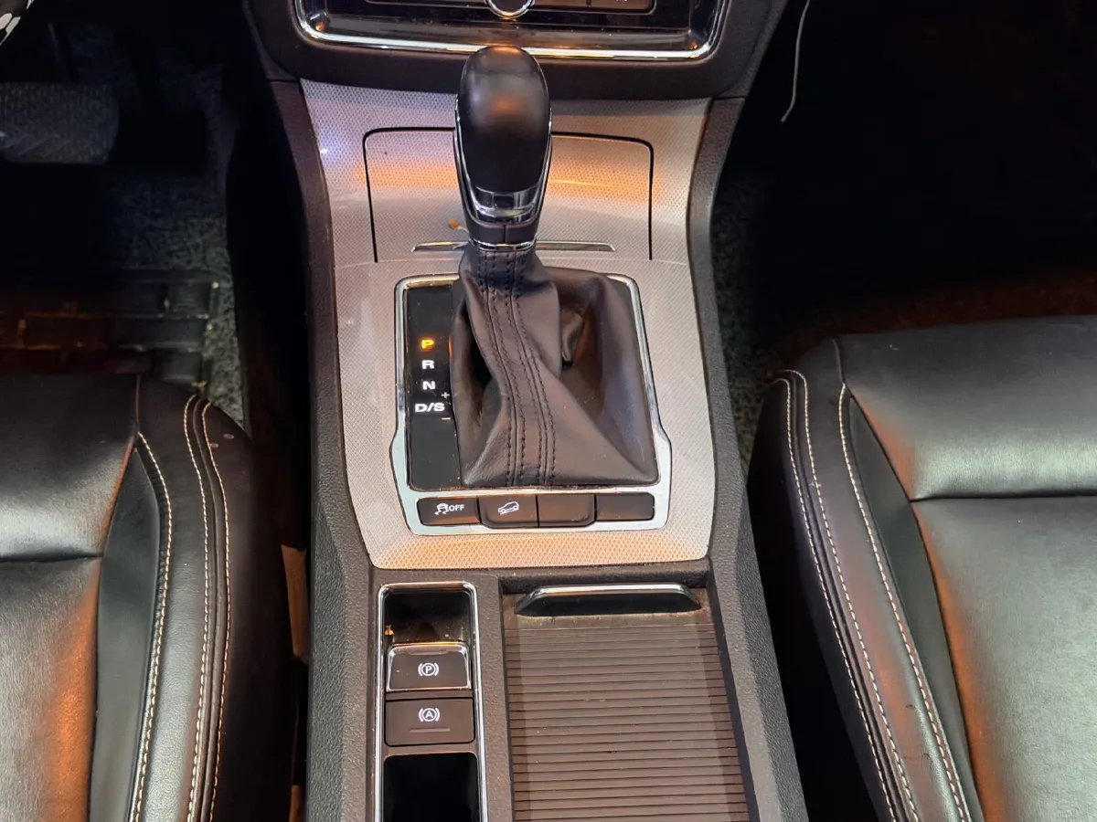 2019 Roewe i6 1.5T 169HP L4 7DCT,autocango,china used car exporter,china ev exporter,chinese used car exporter,chinese used ev exporter