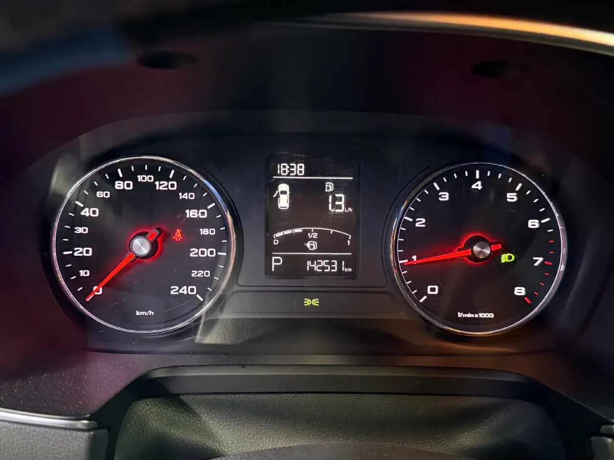 2019 Roewe i6 1.5T 169HP L4 7DCT,autocango,china used car exporter,china ev exporter,chinese used car exporter,chinese used ev exporter