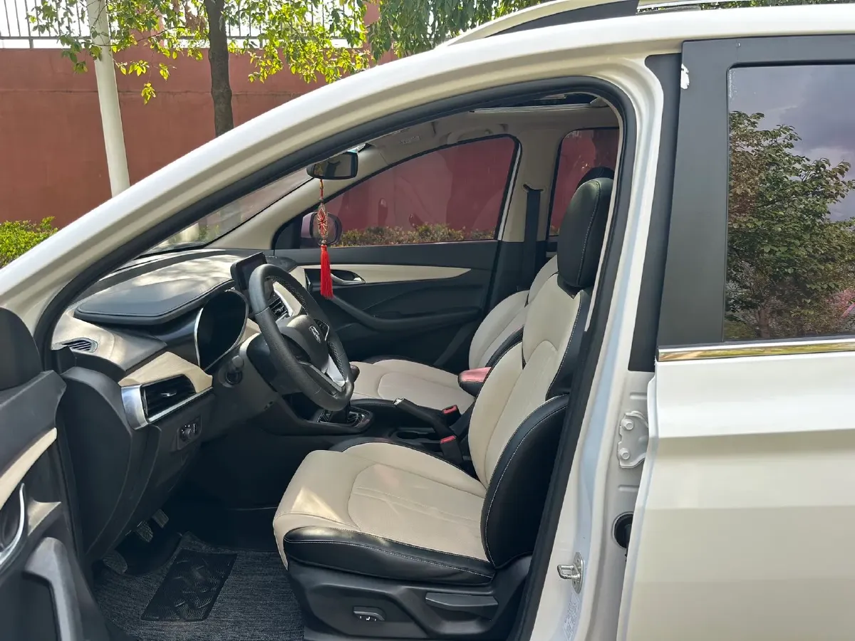 2018 BaoJun 360 1.5L 112HP L4 6MT,autocango,china used car exporter,china ev exporter,chinese used car exporter,chinese used ev exporter