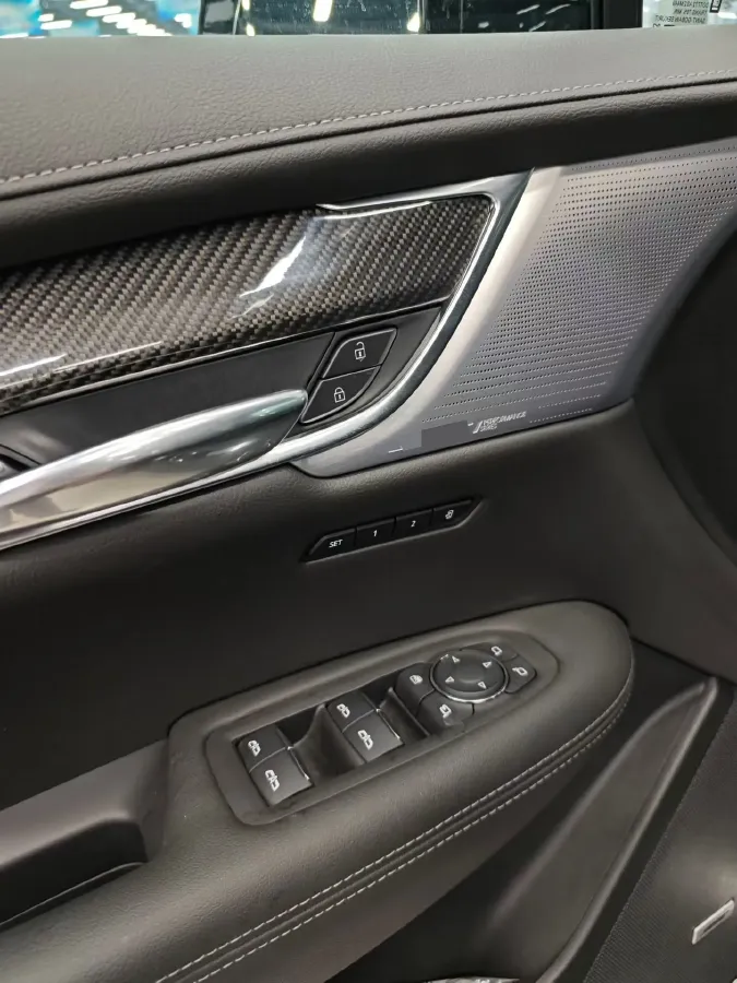 2025 Cadillac XT6 2.0T 237HP L4 9AT,autocango,china used car exporter,china ev exporter,chinese used car exporter,chinese used ev exporter