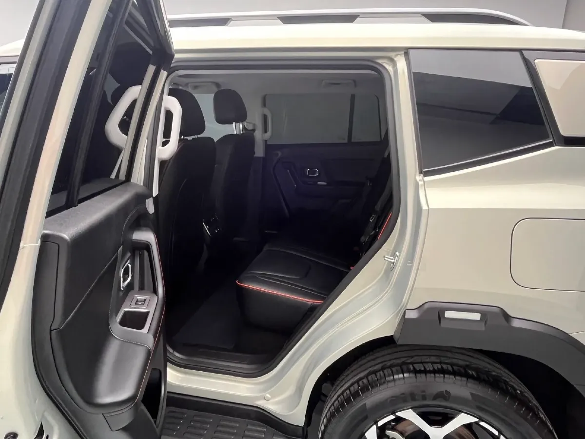 2025 MAXUS XinTu V70 2.0T 150HP L4 9AT,autocango,china used car exporter,china ev exporter,chinese used car exporter,chinese used ev exporter