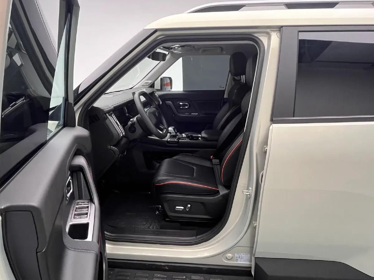 2025 MAXUS XinTu V70 2.0T 150HP L4 9AT,autocango,china used car exporter,china ev exporter,chinese used car exporter,chinese used ev exporter