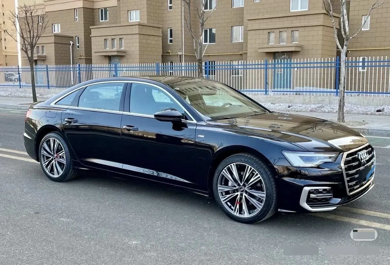 2025 Audi A6L 2.0T 245HP L4 7DCT,autocango,china used car exporter,china ev exporter,chinese used car exporter,chinese used ev exporter