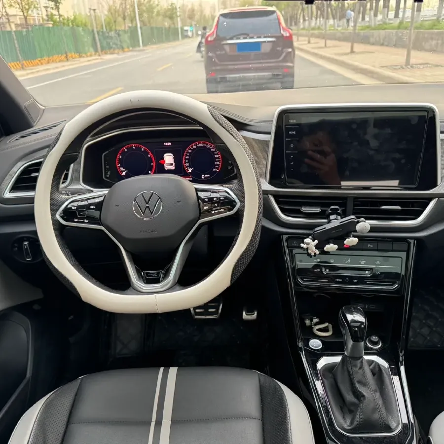 2023 Volkswagen T-Roc 1.5T 160HP L4 7DCT,autocango,china used car exporter,china ev exporter,chinese used car exporter,chinese used ev exporter