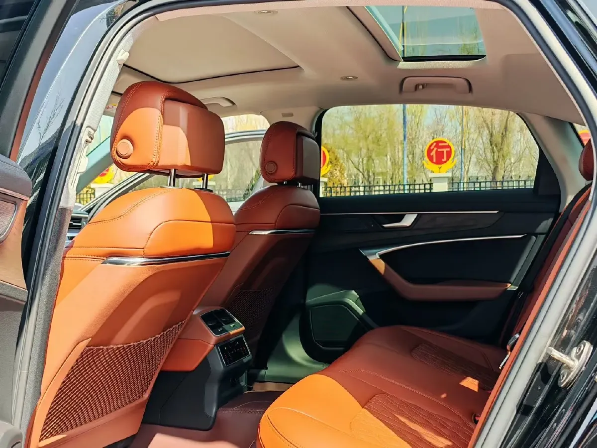 2021 Audi A6L 2.0T 224HP L4 7DCT,autocango,china used car exporter,china ev exporter,chinese used car exporter,chinese used ev exporter