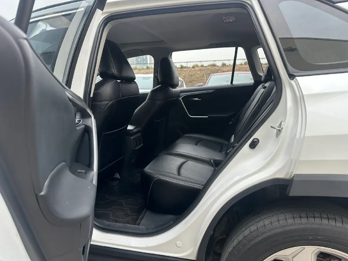 2021 Toyota RAV4 2.0L 171HP L4 CVT,autocango,china used car exporter,china ev exporter,chinese used car exporter,chinese used ev exporter