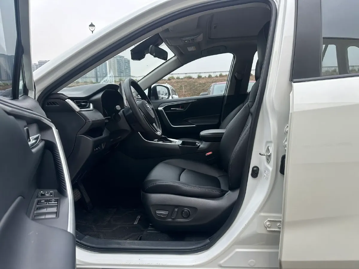 2021 Toyota RAV4 2.0L 171HP L4 CVT,autocango,china used car exporter,china ev exporter,chinese used car exporter,chinese used ev exporter