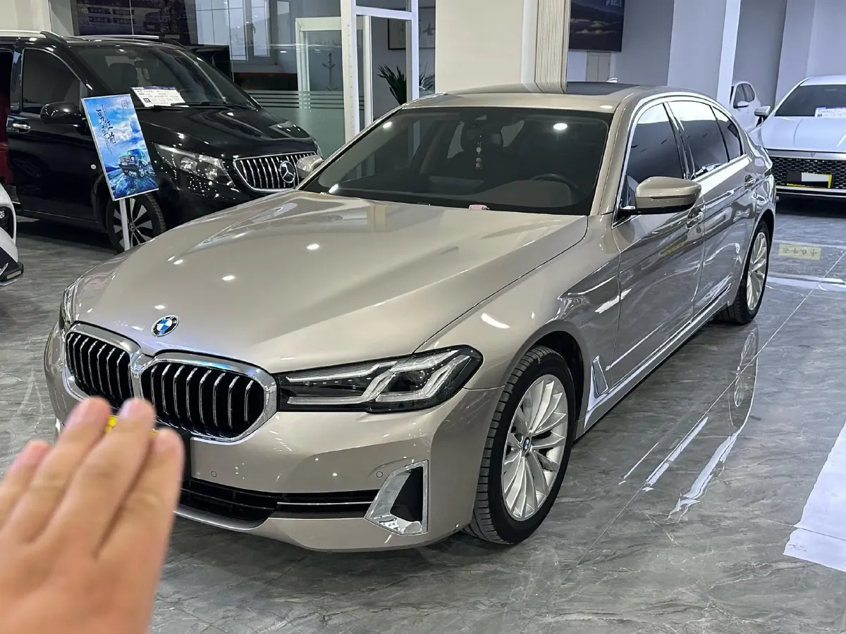 2022 BMW 5 Series 2.0T 184HP L4 8AT,autocango,china used car exporter,china ev exporter,chinese used car exporter,chinese used ev exporter