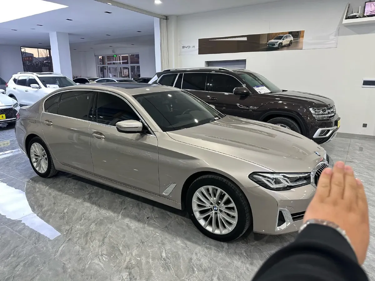 2022 BMW 5 Series 2.0T 184HP L4 8AT,autocango,china used car exporter,china ev exporter,chinese used car exporter,chinese used ev exporter