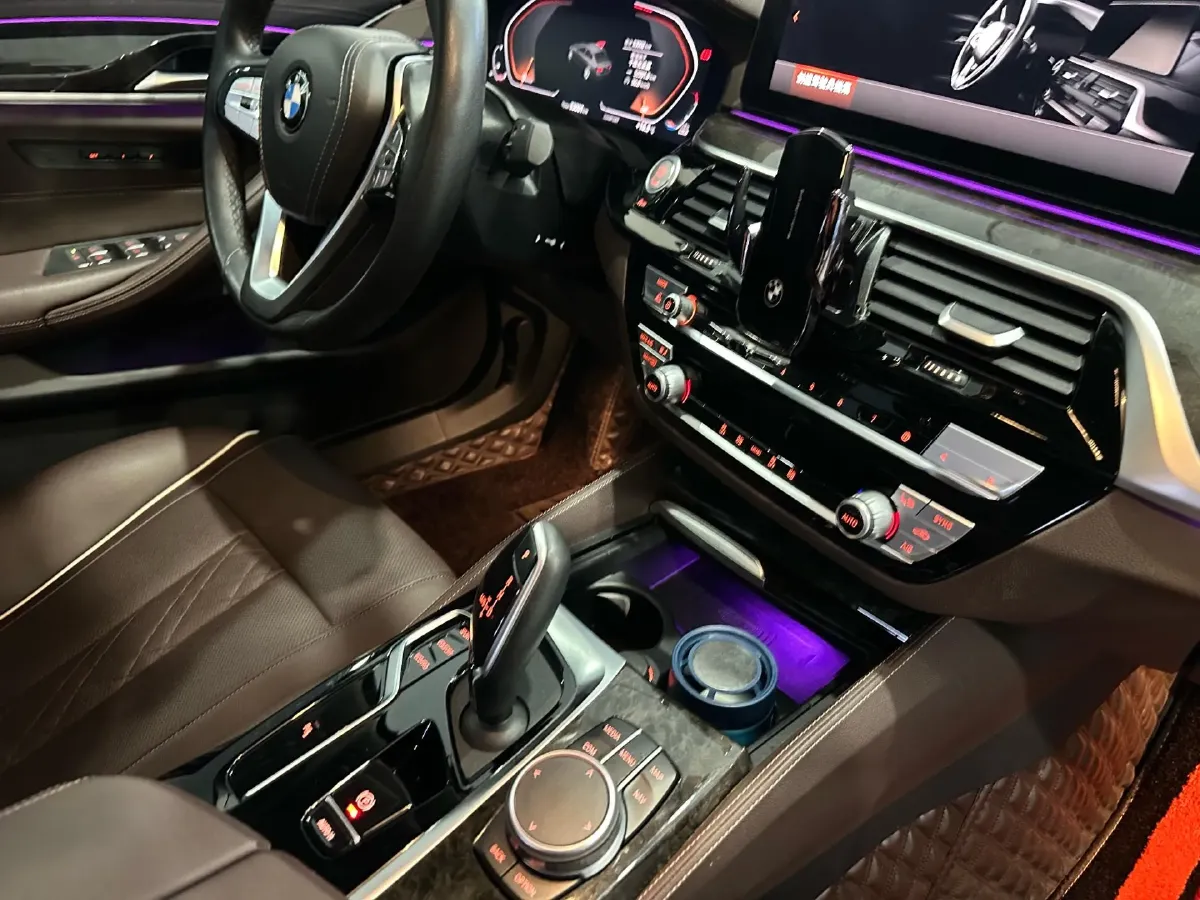 2022 BMW 5 Series 2.0T 184HP L4 8AT,autocango,china used car exporter,china ev exporter,chinese used car exporter,chinese used ev exporter