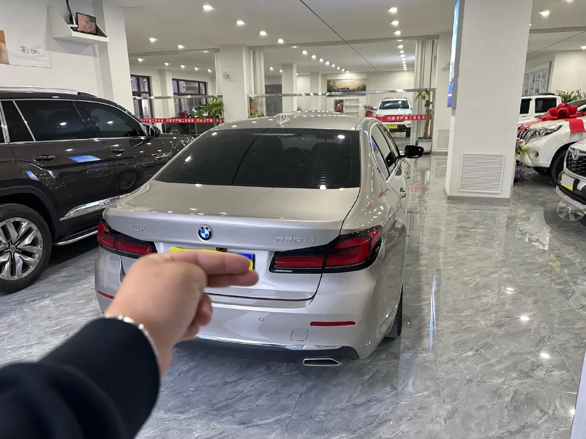 2022 BMW 5 Series 2.0T 184HP L4 8AT,autocango,china used car exporter,china ev exporter,chinese used car exporter,chinese used ev exporter