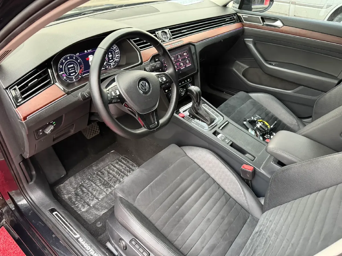 2019 Volkswagen Magotan 2.0T 186HP L4 7DCT,autocango,china used car exporter,china ev exporter,chinese used car exporter,chinese used ev exporter