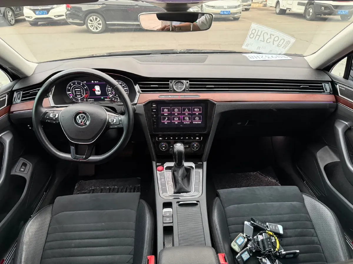 2019 Volkswagen Magotan 2.0T 186HP L4 7DCT,autocango,china used car exporter,china ev exporter,chinese used car exporter,chinese used ev exporter