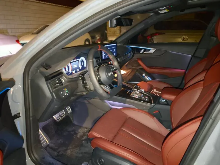 2024 Audi A4L 2.0T 190HP L4 7DCT,autocango,china used car exporter,china ev exporter,chinese used car exporter,chinese used ev exporter