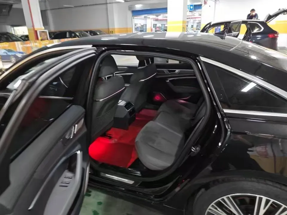 2023 Audi A6L 2.0T 245HP L4 7DCT,autocango,china used car exporter,china ev exporter,chinese used car exporter,chinese used ev exporter