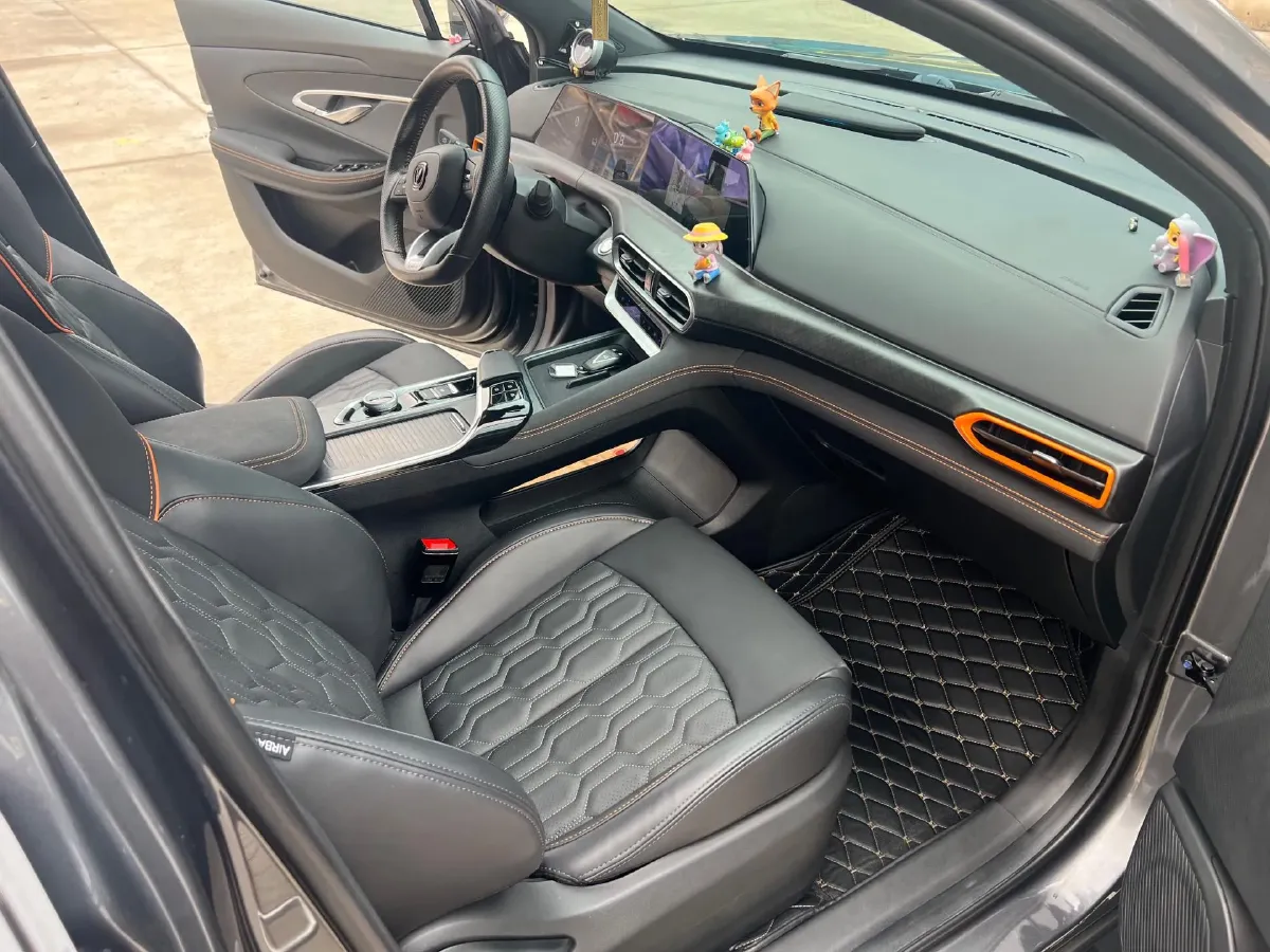 2022 ChangAn UNI-T 2.0T 233HP L4 8AT,autocango,china used car exporter,china ev exporter,chinese used car exporter,chinese used ev exporter