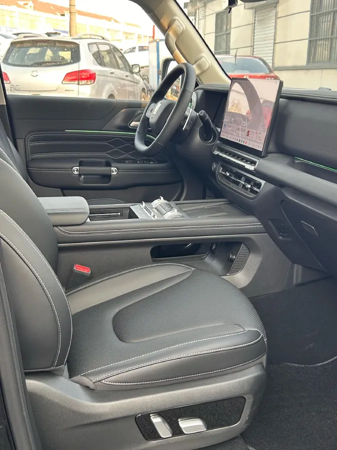 2025 Tank 300 2.0T 227HP L4 9AT,autocango,china used car exporter,china ev exporter,chinese used car exporter,chinese used ev exporter