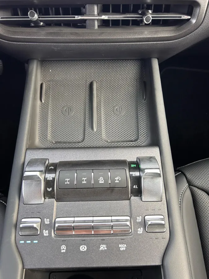 2025 Tank 300 2.0T 227HP L4 9AT,autocango,china used car exporter,china ev exporter,chinese used car exporter,chinese used ev exporter