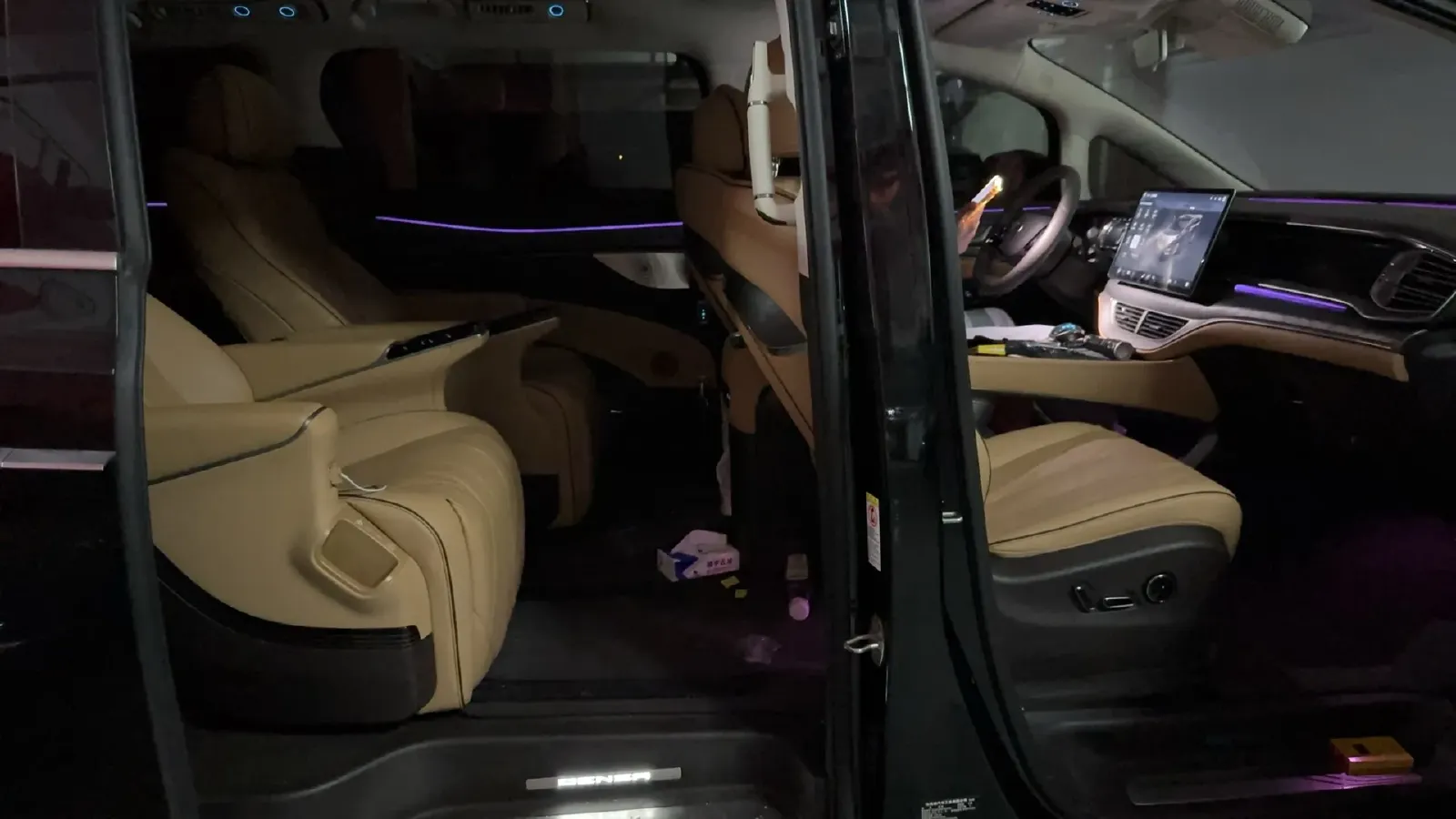 2024 Denza D9 1.5T 139HP L4 E-CVT PHEV 40KWH,autocango,china used car exporter,china ev exporter,chinese used car exporter,chinese used ev exporter