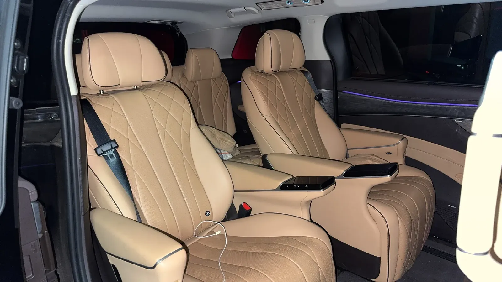 2024 Denza D9 1.5T 139HP L4 E-CVT PHEV 40KWH,autocango,china used car exporter,china ev exporter,chinese used car exporter,chinese used ev exporter