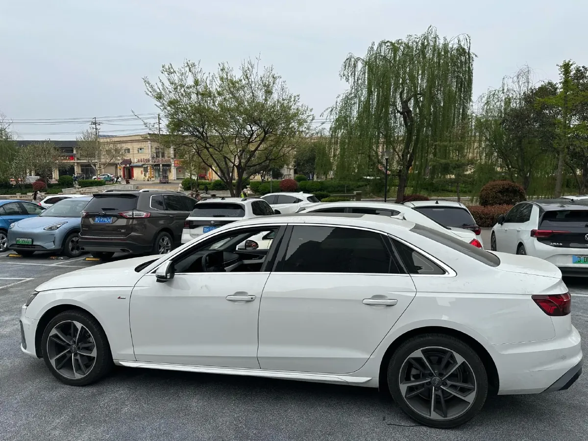 2020 Audi A4L 2.0T 190HP L4 7DCT,autocango,china used car exporter,china ev exporter,chinese used car exporter,chinese used ev exporter